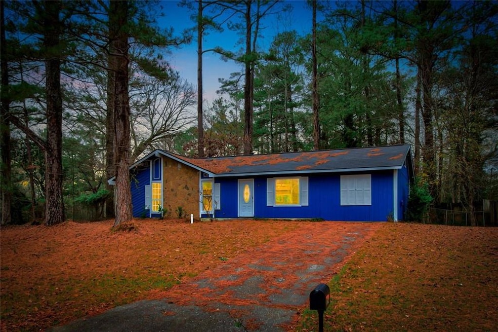 8962 Bentwood Ln, Riverdale, GA 30274 - photo 1