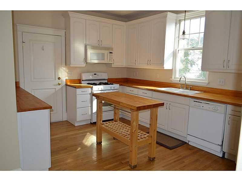 14 Lincoln St unit 2, Newport, RI 02840 - photo 1