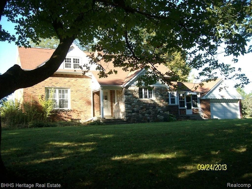 2881 FRONT OF HOME.jpg