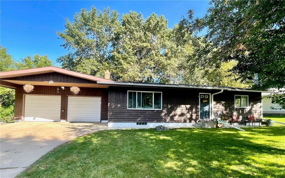  Nicely updated (3) bedroom / (2) bath SE Menomoni