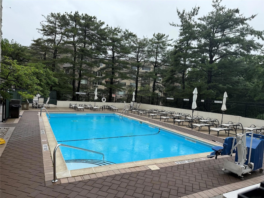 Greencroft Condominiums unit 2E, New Rochelle, NY 10805 - photo 1