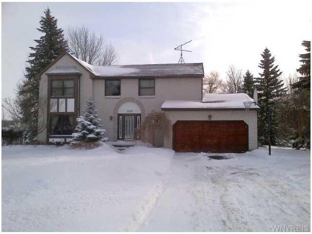 Exterior Front Winter Photo