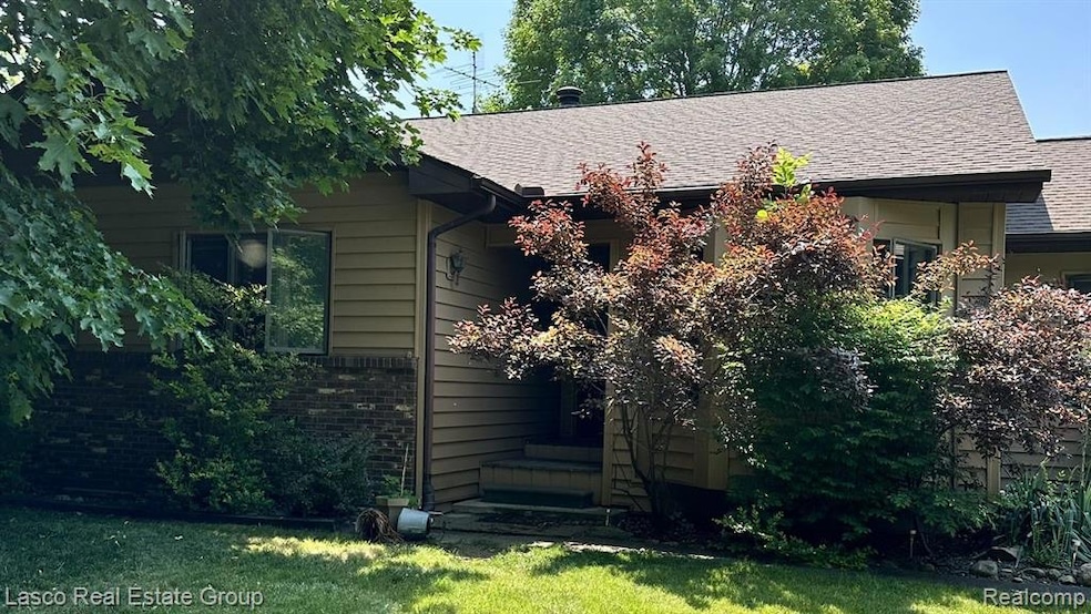 9357 Hill Rd, Swartz Creek, MI 48473 - photo 1