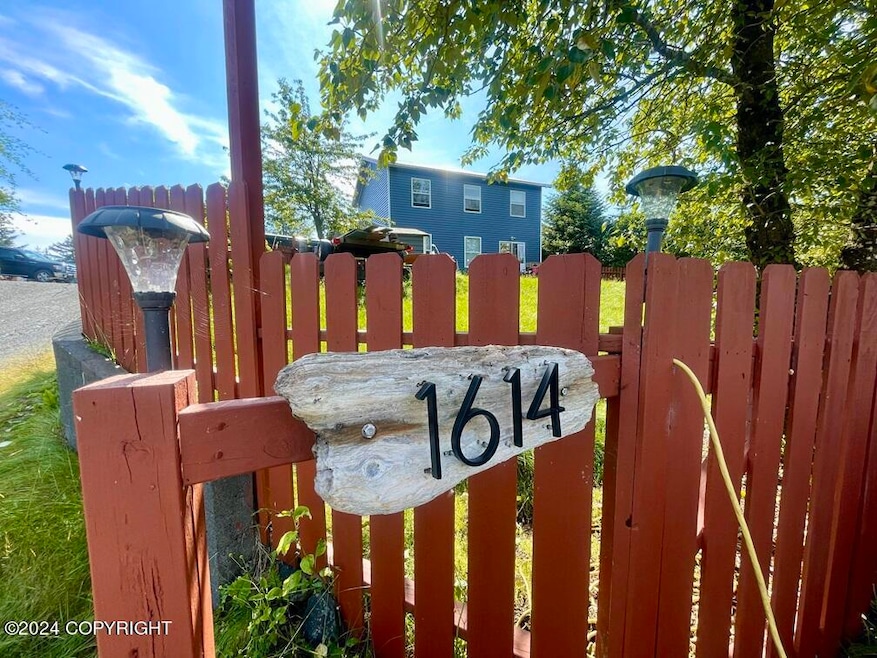 1614 Lynden Way