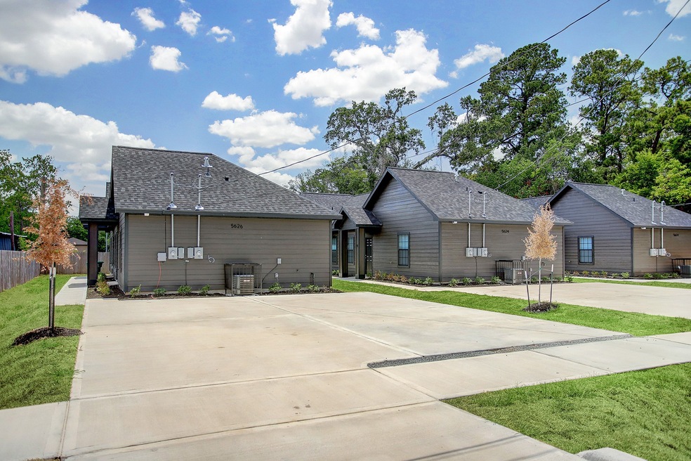 5622 Kittridge St unit B, Houston, TX 77028 - photo 1