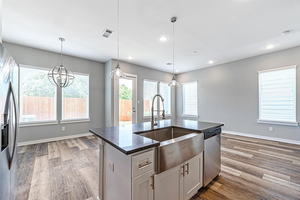 8406 Berry Green Ln, Houston, TX 77022 - photo 1