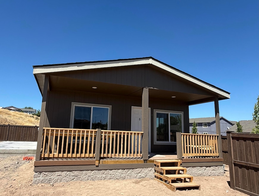 946 SE 10th St unit 60, Madras, OR 97741 - photo 1