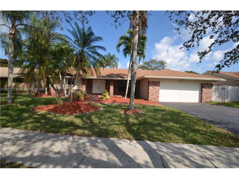 14721 Madison Place, Davie, FL 33325 - photo 1