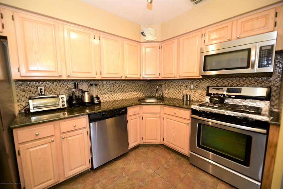 205 Michaels Ct unit 205, Woodbridge, NJ 07095 - photo 1