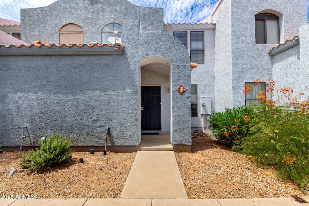 280 S Elizabeth Way unit 18, Chandler, AZ 85225 - photo 1
