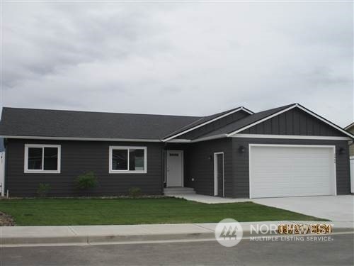 2468 3rd St SE, East Wenatchee, WA 98802 - photo 1