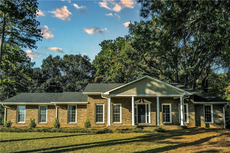 304 W Lakeshore Dr, Carrollton, GA 30117 - photo 1