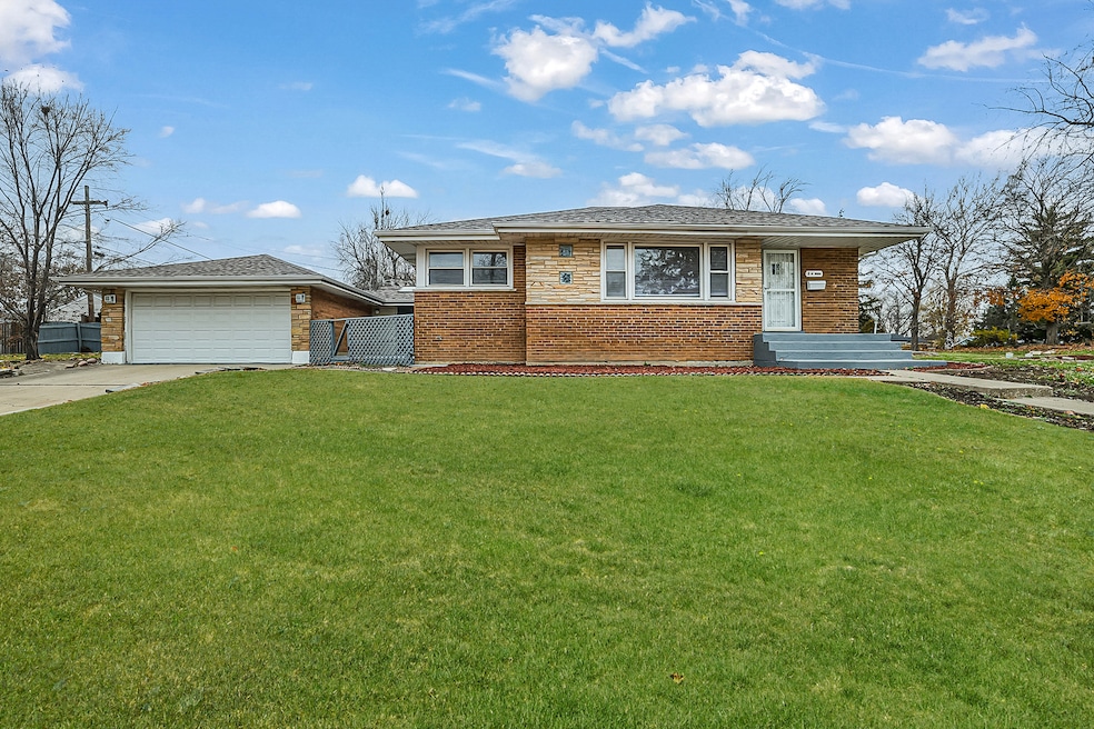 2 N Wisconsin Ave, Addison, IL 60101 - photo 1