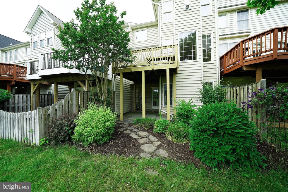 25561 Gwynneth Square, Chantilly, VA 20152 - photo 1