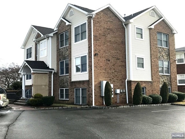 726 Riverside Ave unit 3, Lyndhurst, NJ 07071 - photo 1