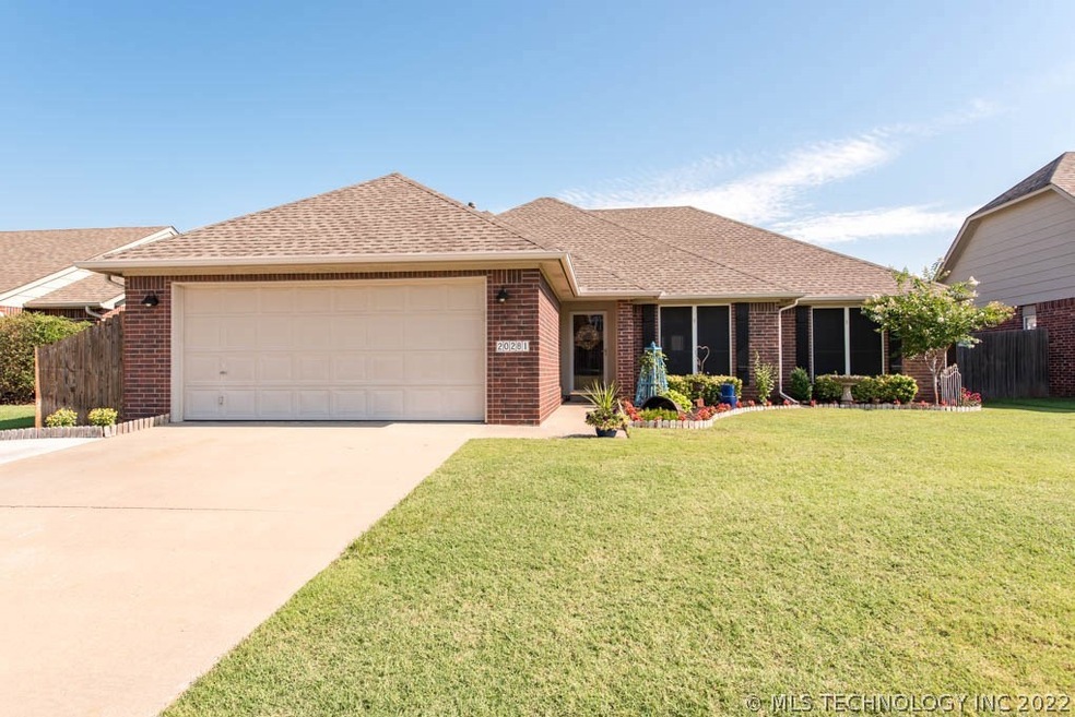 Wonderful curb appeal with the simple and tasteful
