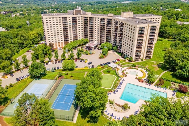 Claridge House II unit 10EE, Verona, NJ 07044 - photo 1