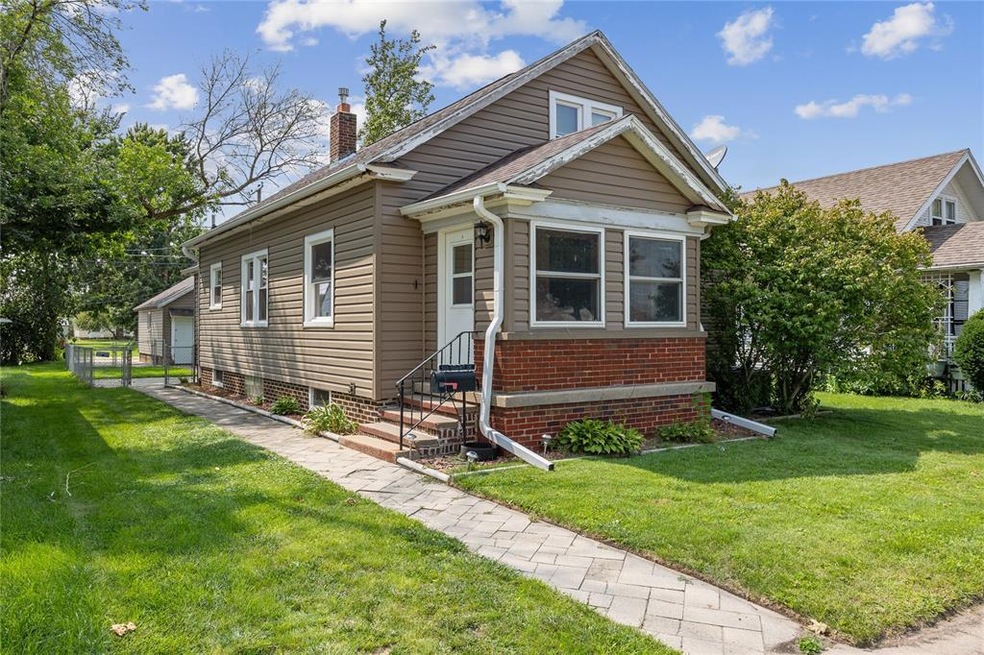 1926 Mallory St SW, Cedar Rapids, IA 52404 - photo 1