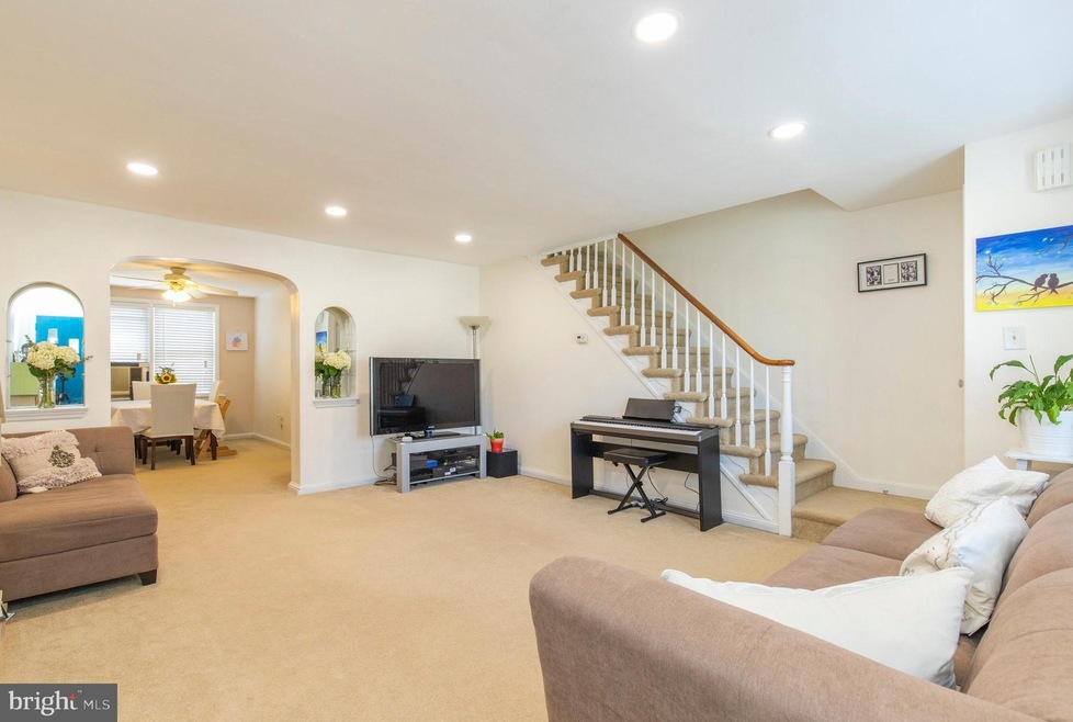 113 N Carol Blvd, Upper Darby, PA 19082 - photo 1