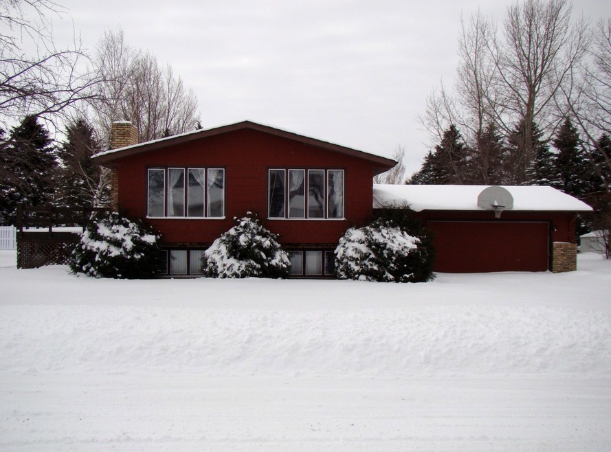 902 7th St, Cando, ND