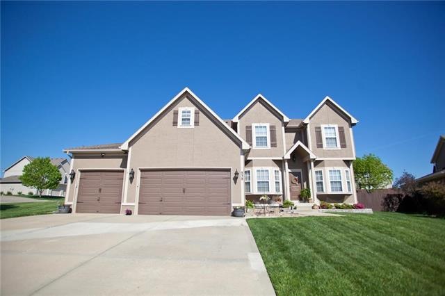 938 Elder Ct, Raymore, MO 64083 - photo 1