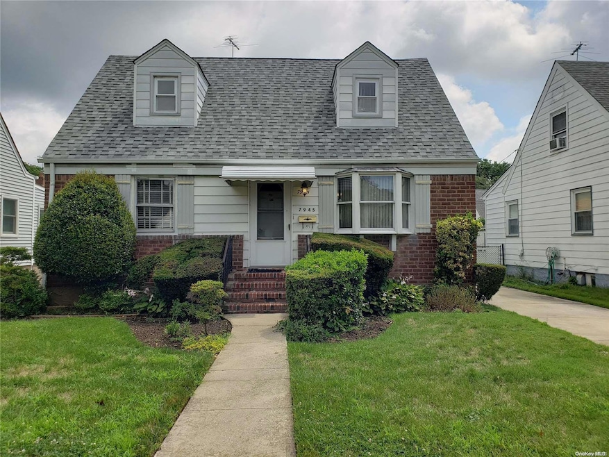 79-45 267th St, Glen Oaks, NY 11004 - photo 1