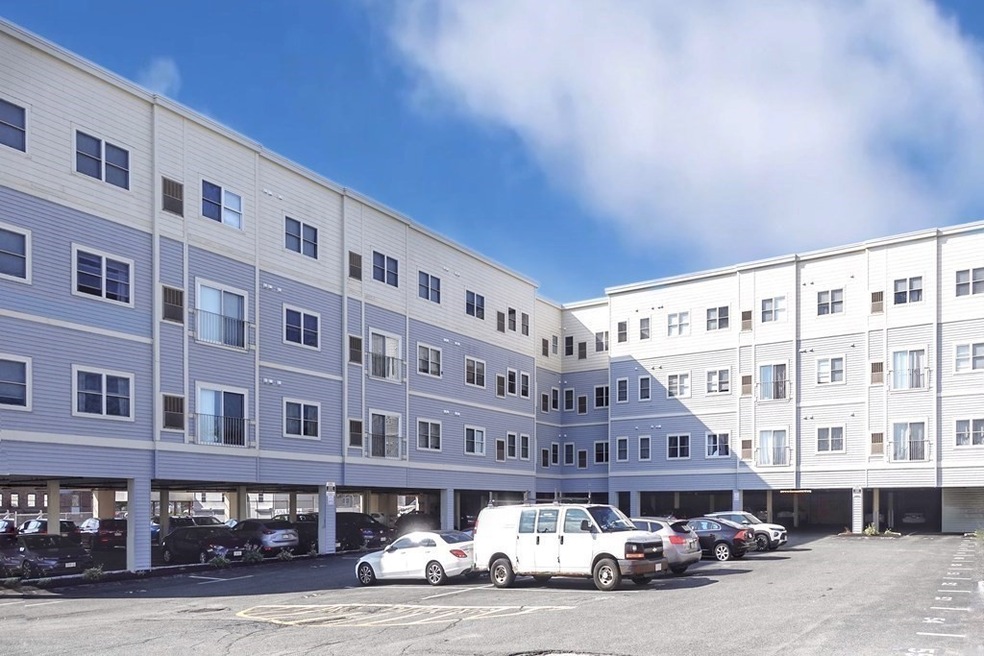 75 Walnut St unit 204, Peabody, MA 01960 - photo 1