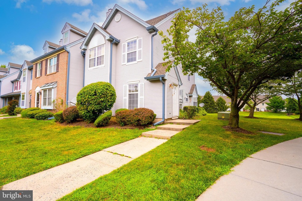 70 Lynnette Ct, Kendall Park, NJ 08824 - photo 1