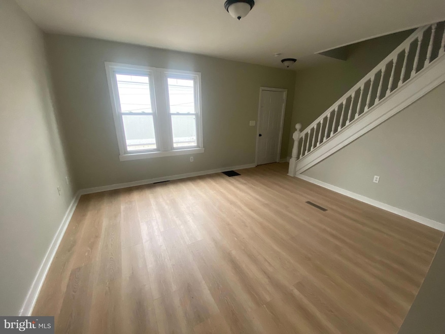 617 New York St, Dunmore, PA 18509 - photo 1