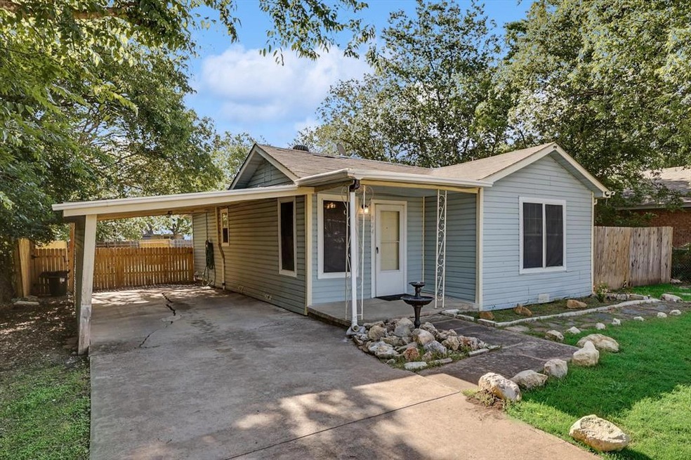 924 Renfro Dr, Fort Worth, TX 76108 - photo 1