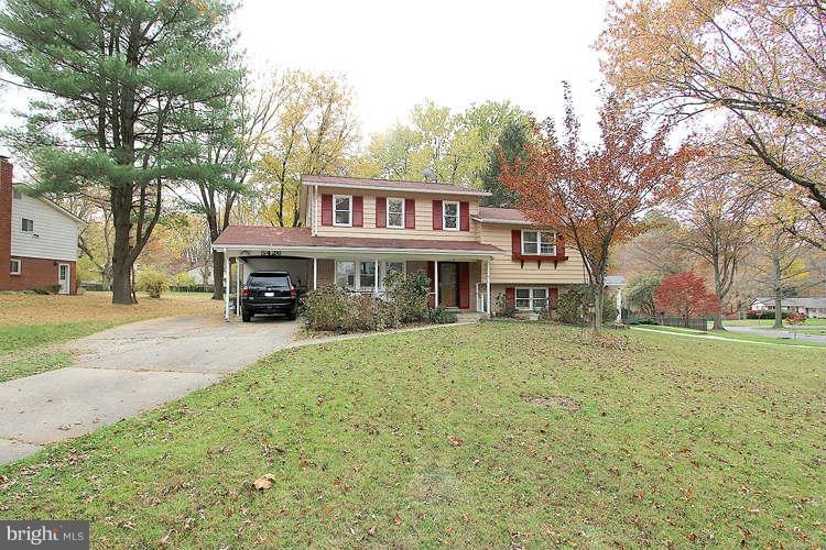 5426 Amberwood Ln, Rockville, MD 20853 - photo 1