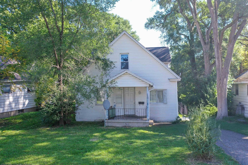 1932 Lowell Ave unit Upper Unit, Saginaw, MI 48601 - photo 1