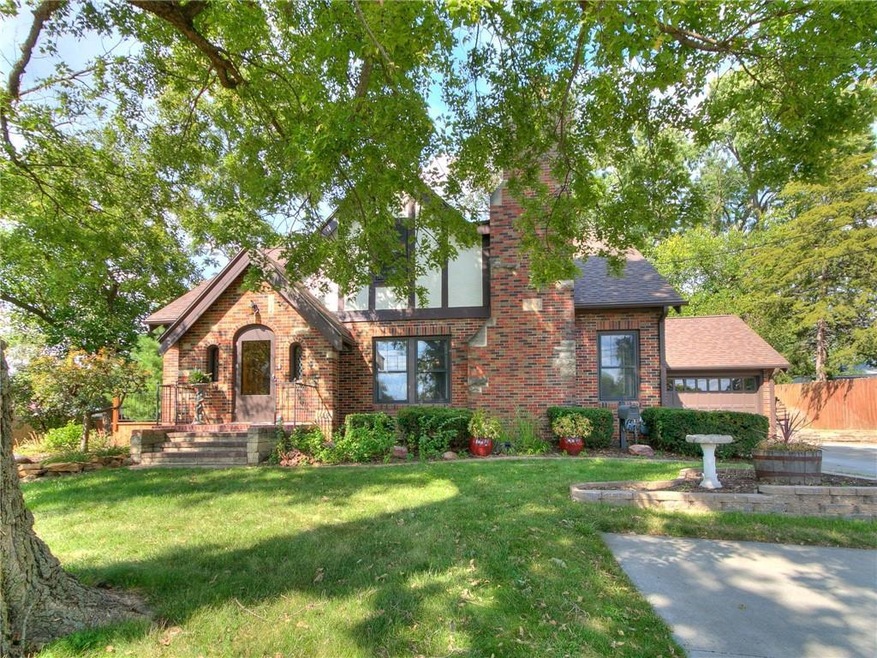 6119 Hickman Rd, Des Moines, IA 50322 - photo 1