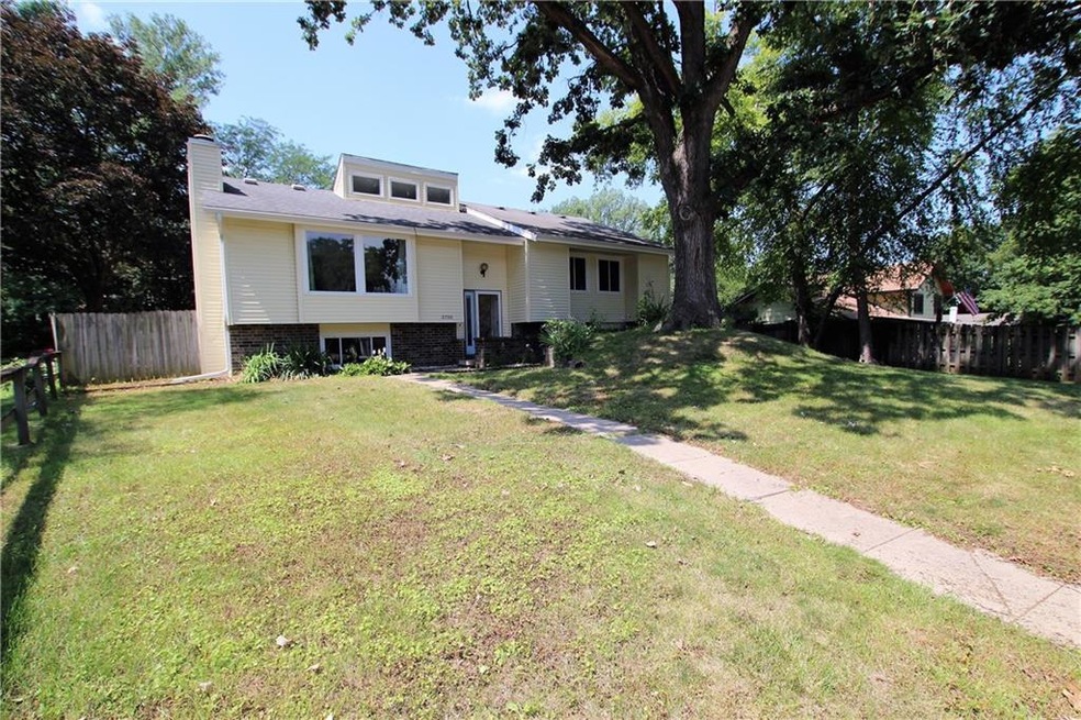 3730 Skyline Dr, Des Moines, IA 50310 - photo 1