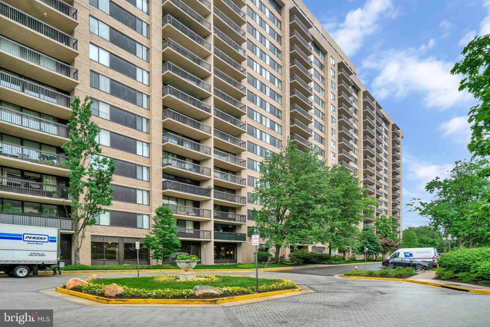 Skyline House unit 409, Baileys Crossroads, VA 22041 - photo 1