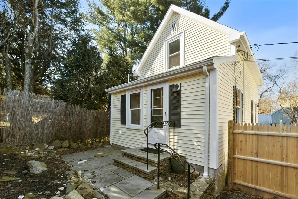 51 Smith St unit 51, Arlington, MA 02476 - photo 1