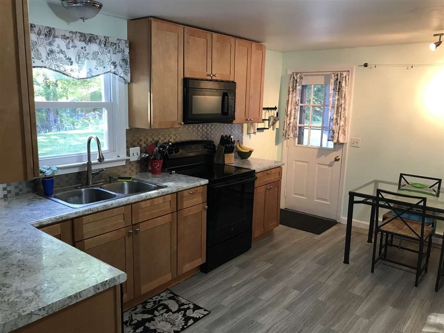 52 Boulder Dr unit 7, Londonderry, NH 03053 - photo 1