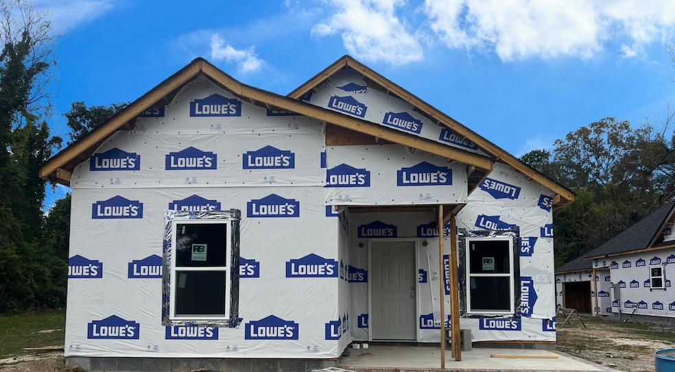 527 Dingle St, Sumter, SC 29150 - photo 1