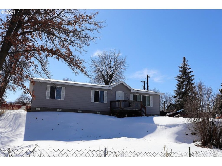 709 Railroad Ave, Prairie City, OR 97869 - photo 1