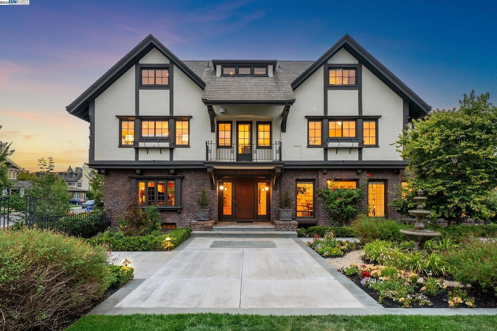 Sold $4,700,000 • Co-Listing Agent