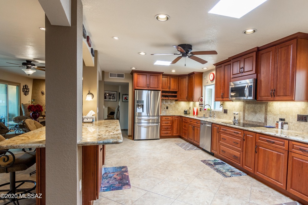 Custom Kitchen Cabinets with Lighting