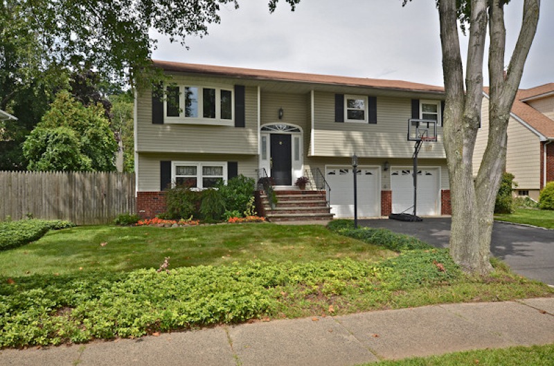 15 Canterbury Dr, Scotch Plains, NJ 07076 - photo 1