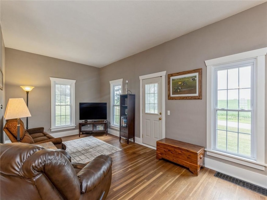 847 T12 Hwy N, Newton, IA 50208 - photo 1