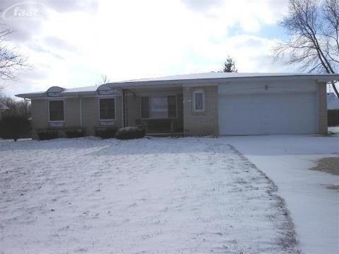 9247 Elaine Dr, Swartz Creek, MI 48473 - photo 1