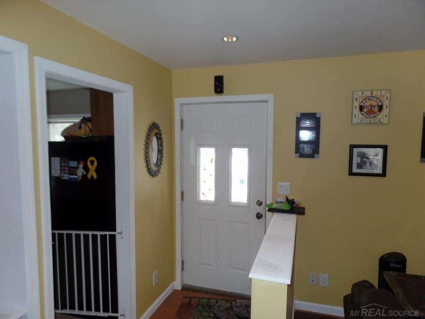 2910 Palmer Ct, Port Huron, MI 48060 - photo 1