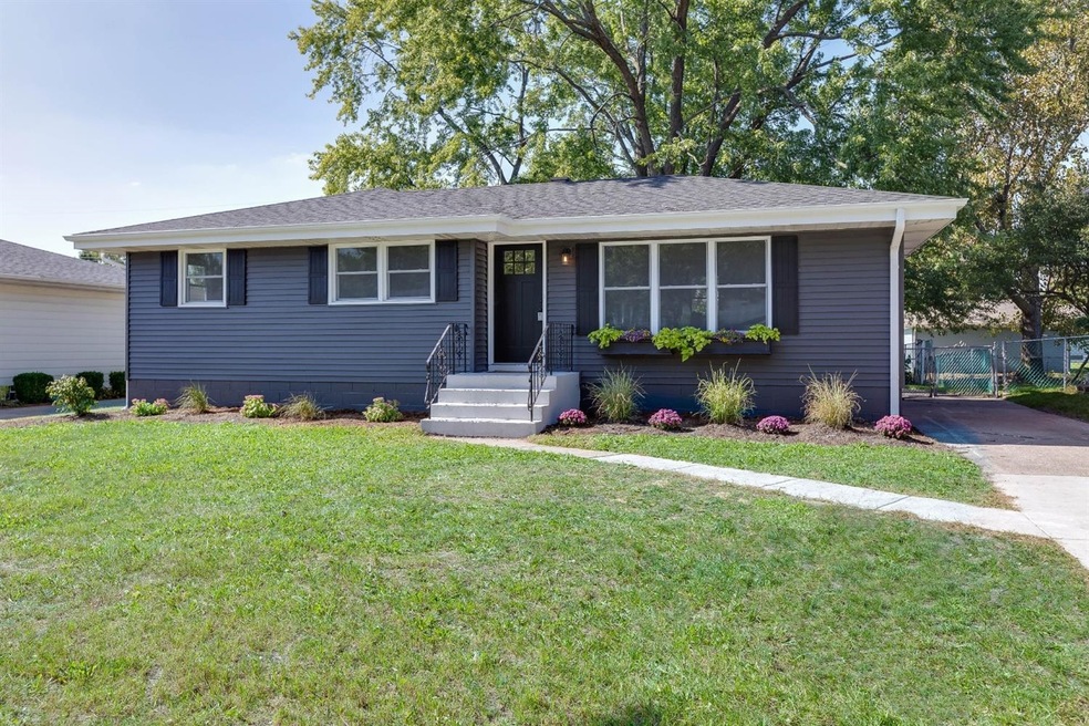 816 Tyler Ave, Dyer, IN 46311 - photo 1