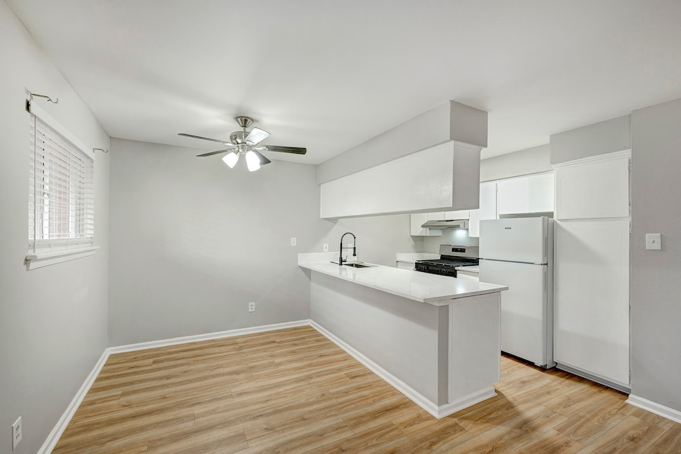 1529 Wirt Rd unit 20, Houston, TX 77055 - photo 1