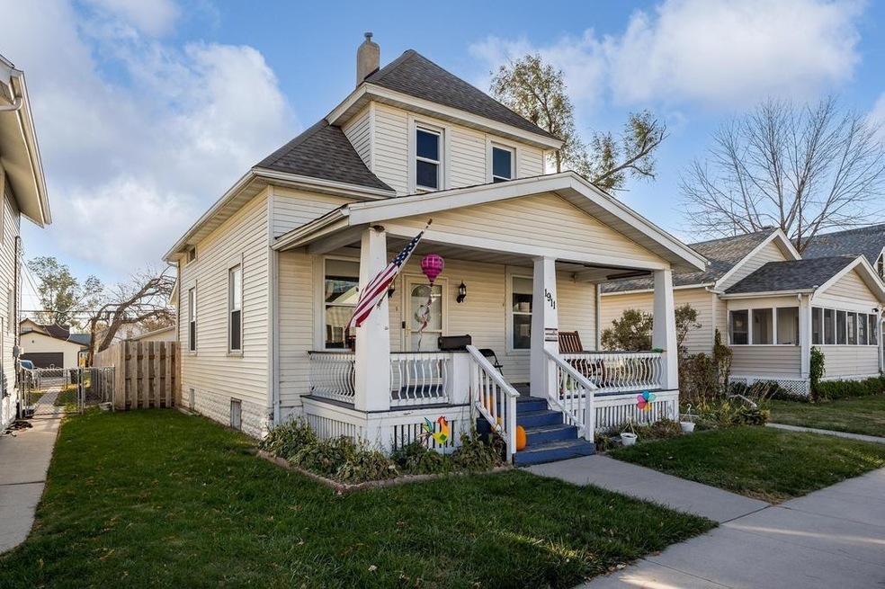 1911 K St SW, Cedar Rapids, IA 52404 - photo 1