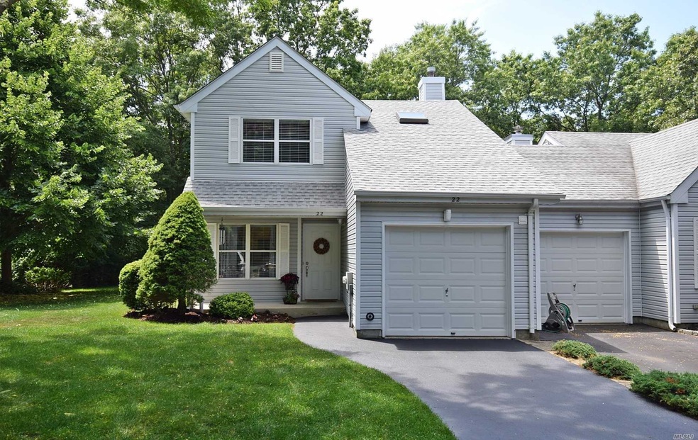 22 Lindsey Ct, Holtsville, NY 11742 - photo 1