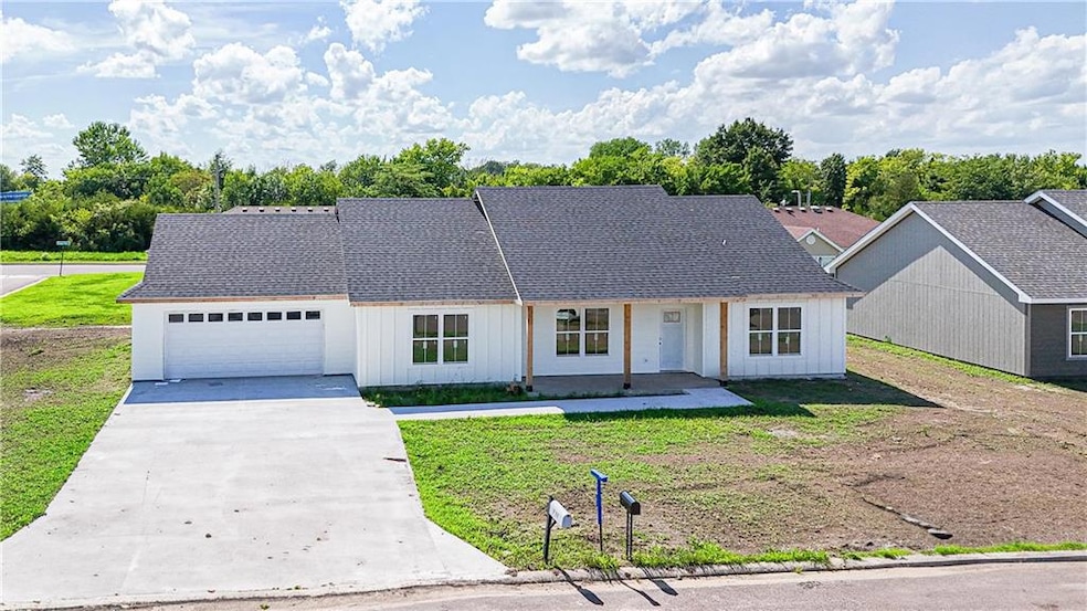 710 Ivy Ln, Sedalia, MO 65301 - photo 1